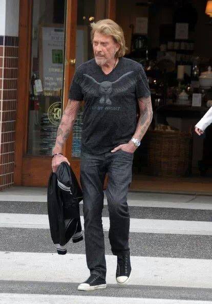 denisgueldry's tweet photo. @priscilla4315 Bonjour ร mon amie Priscilla je te souhaite un agrรฉable vendredi du 8 mai et un magnifique week-end gros bisous ๐โ๏ธ๐ฆ
๐ธ๐บ๐ #TeamHallyday #JohnnyDansNotreCoeurAJamais #Johnny2019 #johnnyetlaeticiajevousaime #MonPaysCestLamour @JohnnySjh @LHallyday ๐๐บ๐ผ๐น๐ https://t.co/if9IPVLwWk