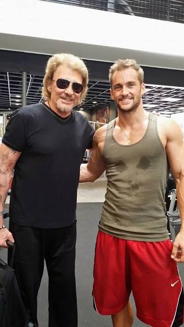 denisgueldry's tweet photo. @trapet1 Bonjour ร mon amie Christine je te souhaite un agrรฉable vendredi du 8 mai et un magnifique week-end gros bisous ๐โ๏ธ๐ฆ
๐ธ๐บ๐ #TeamHallyday #JohnnyDansNotreCoeurAJamais #Johnny2019 #johnnyetlaeticiajevousaime #MonPaysCestLamour @JohnnySjh @LHallyday ๐๐บ๐ผ๐น๐ https://t.co/On94oFYBFS