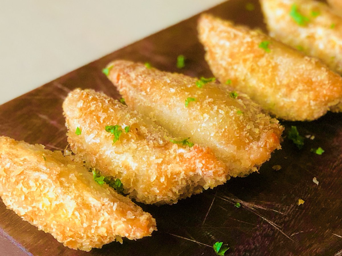 ＼「 #餃子フェス」ファミリー💛応援プロジェクト／
🥟餃子とワイン 果皮と餡（北海道・札幌）
🍽十勝産濃厚味噌バター牛カツ餃子

サクサク食感の牛カツ餃子と、まろやかでコクのある
濃厚味噌バターの餡が絶妙なハーモニーを奏でます😘♪
ワインと一緒にご堪能あれ🍷
👉facebook.com/pages/category…