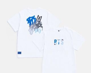 bts_cd_rm's tweet photo. 代行購入したのですがキャンセルを受けた為お譲り致します🙏

求　買取

譲　mos Tシャツver.2 L

定価5000円＋FC送料800円＋こちらから送るときの送料です。
振込、ヤフオク、メルカリなど対応致しますが、手数料は全て購入者様側の負担とさせて頂きます。
６月下旬入荷🙏DM下さい🙇‍♀️
#mos #BTSグッズ https://t.co/uAg4SNS2UD
