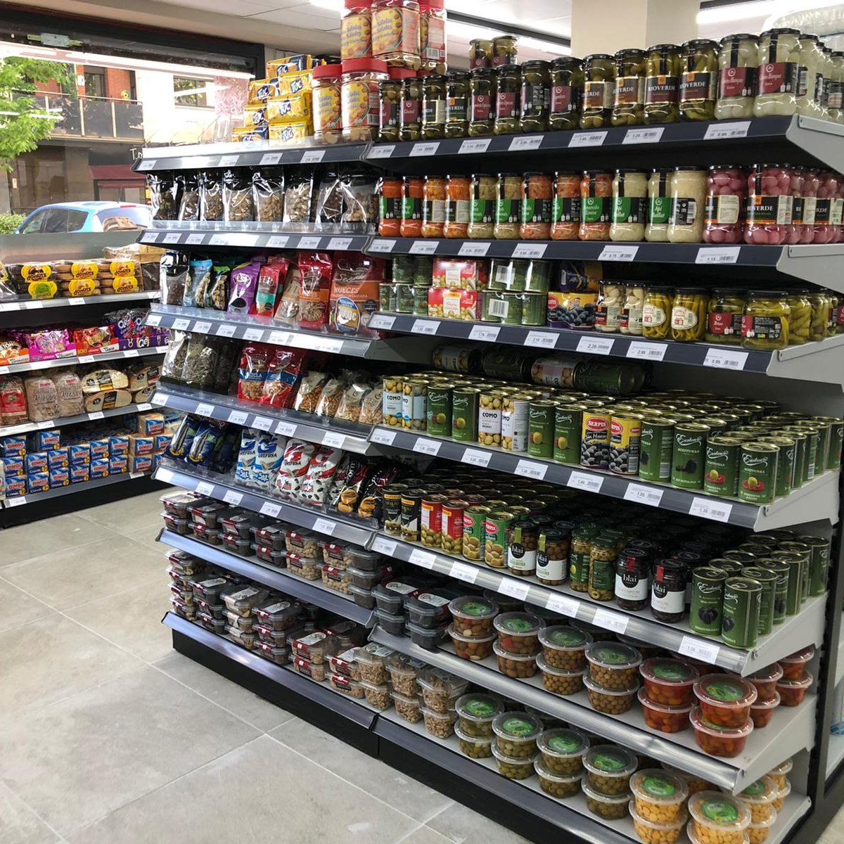 Condislife's tweet photo. ☀️Bon dia #Montornès del Vallès! 👋
Avui obrim una nova botiga #CondisExpress al 📍 Carrer Major, 66. 🛒👌
Us hi esperem! 🗺️https://t.co/CBqu6srM8R
#CondisCreix
#CondisAmbTu https://t.co/gMnoi1y7W9