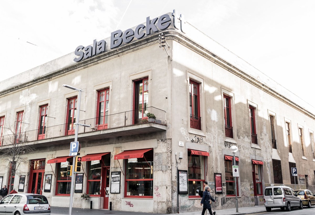 ManelPiM's tweet photo. Estem preparats per tornar als teatres? Són viables els projectes amb les platees restringides? La Sala Beckett obrirà per ser el "banc de proves" de la nova normalitat teatral 🎭👉 https://t.co/LsUEmdA0Iz https://t.co/ogwvGOoXP7
