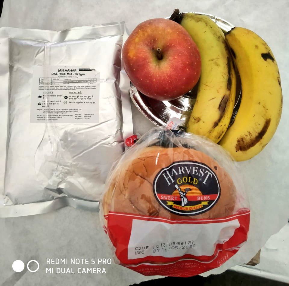 ArvindKejriwal's tweet photo. More than 1200 Corona positive Delhiites are in Delhi govt's Covid Care and Health Centres. I recd pics of the food being served there from some patients. They are very satisfied with the care they are getting. Am praying for their speedy recovery #DelhiFightsCorona https://t.co/Y3eUWXtLls