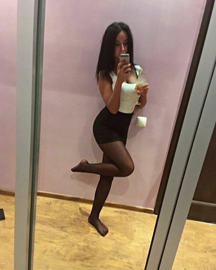 Un Buon Amico Consolato Stuzzicando Tights Selfie Innumerevole Inviato Parti