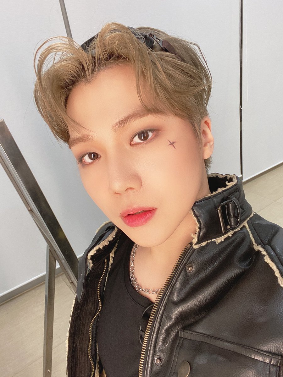 CUBE_PTG's tweet photo. [#진호] 이따 봐요 내 우주들❤️❤️❤️ https://t.co/AguDI6mckm
