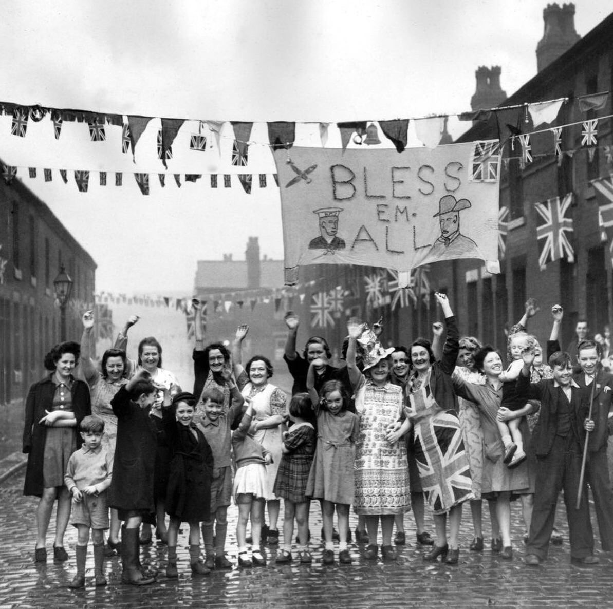 Explore 4x4 tweet media