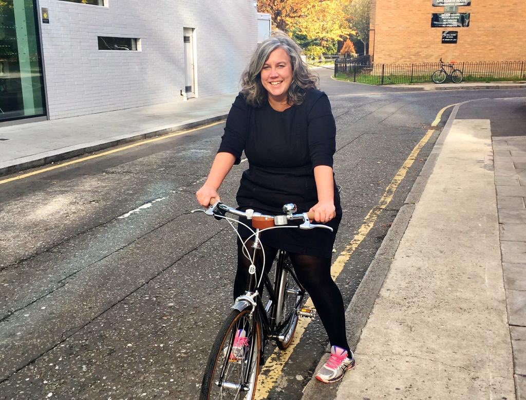 A little thread on cycling in London. The experience of a 45 year old, overweight woman - ie me (inspiration provided by  @peterwalker99 in his article this morning) ...