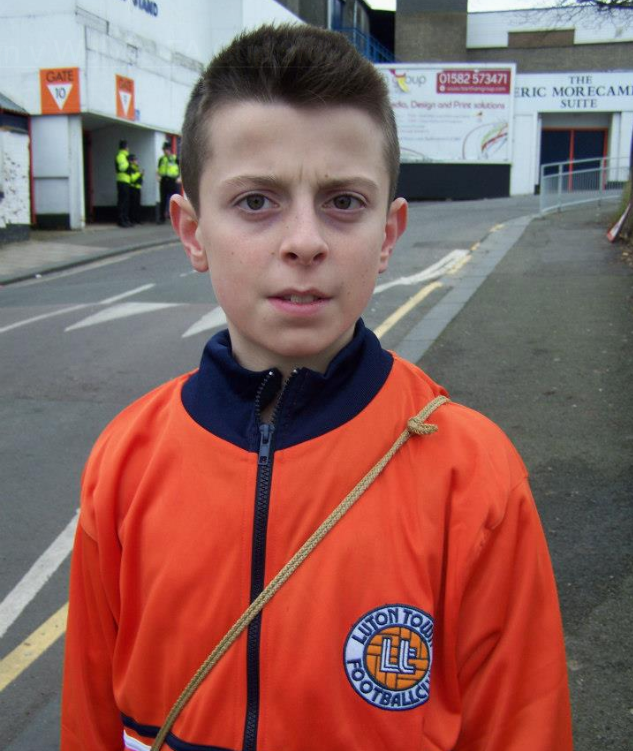 Kitman_Phil's tweet photo. My son @Josh_Duffy99 aged 14 with two well known gentlemen outside #KenilworthRoad back in 2013 before @LutonTown #FACup win over @Wolves #TheyPlayedForDavidPleat #KirkStephens https://t.co/vf1ohQp0FT