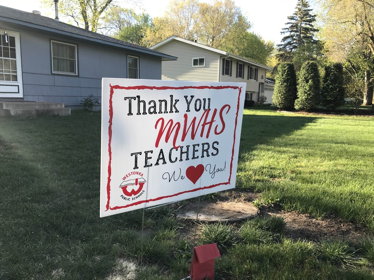 WestonkaHS's tweet photo. Teachers had Thank You signs put in their yards with a gift. We love our teachers! But you know who we also really love? The parents who organized this effort to show their appreciation! MWHS teachers are humbled and grateful to work with and for you!  #mwhspride #ThankATeacher https://t.co/RzD7Dd6dHr