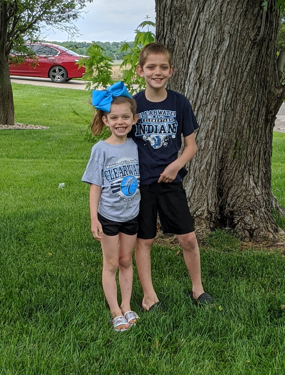 mcmellen1210's tweet photo. The Mellen kids are celebrating an end to an unconventional school year. We were blessed to have such amazing teachers who truly loved our kids ❤️ Mrs. Blokzyl and @3girlmommy we appreciate you! #ndnpride #TeacherAppreciationWeek @Clearwater264 @ClearwaterEW https://t.co/4W11Ddxku2