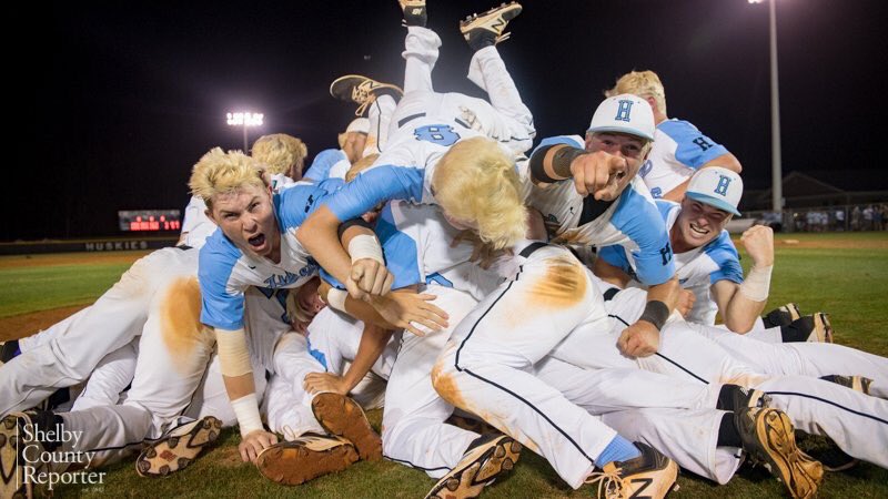 HelenaHuskiesBB's tweet photo. 2017 Semifinal Memories 
Game 1- Helena 2 Hillcrest Tuscaloosa 1- 8 innings 
Game 2- Helena 5 Hillcrest Tuscaloosa 2- 9 innings https://t.co/SK8TIhvD7Z
