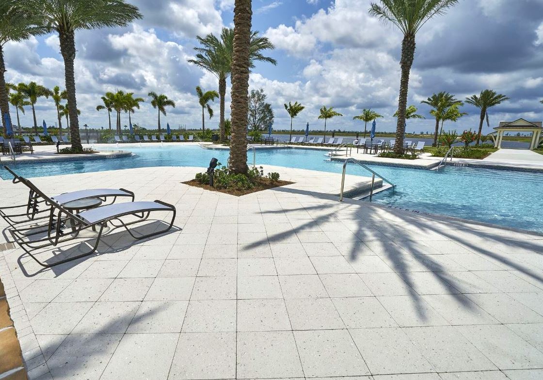 TremronGroup's tweet image. Now this is what paradise looks like using our Shellstone pavers 🌞

#pooldeck #pooldesign #paverpool #shellstonepavers #shellstone #tremron #tremrongroup #pavers #paverdesign