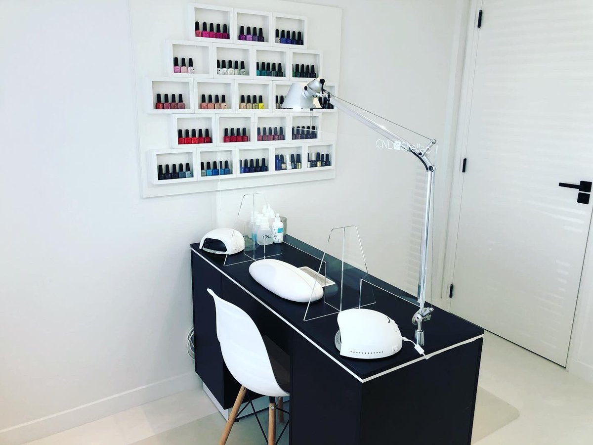 nagelsdchem's tweet photo. Bring it on! 
Met dank aan @makeinteriors voor het plaatsen van het prachtige op maat gemaakte scherm. #iedereenveilig #beschermingklant #makeinteriors #coronaproof #nagels #doetinchem #nagelsdoetinchem #cnd #shellac #cndcertified #manicure #nagelslakken #cndcertifiedsalon https://t.co/dBgdLU5SP9