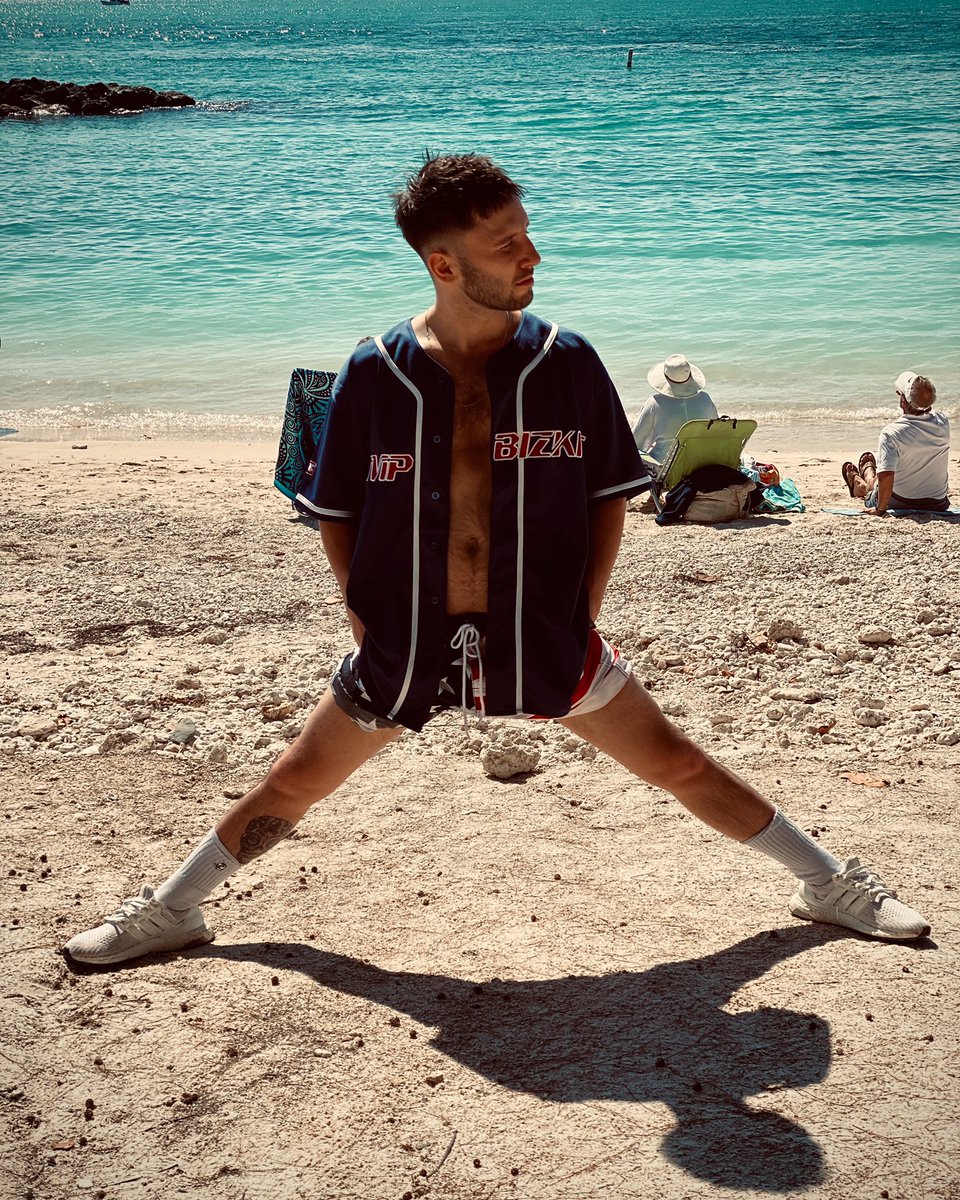 SHVPESofficial's tweet photo. Happy Birthday to the power stance standing man spreading yodeller that is @GriffinSHVPES https://t.co/5Ga7x6w14n