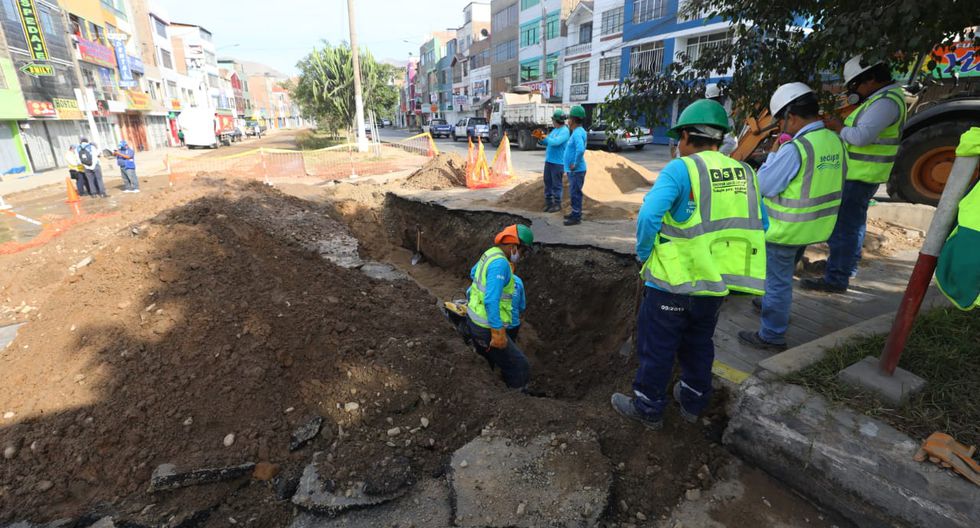 georginareport's tweet photo. 😡 PERÚ – Lima. Advierten no dejarse sorprender por delincuentes que se hacen pasar por trabajadores de Sedapal

Leer más aquí ➡️  https://t.co/XtVrXcyT7S     
#Fentap2020 #Fentap #Agua #Perú2020 #AguaPerú #Trabajadores #Ambiental #News https://t.co/iP1nJaUSKY