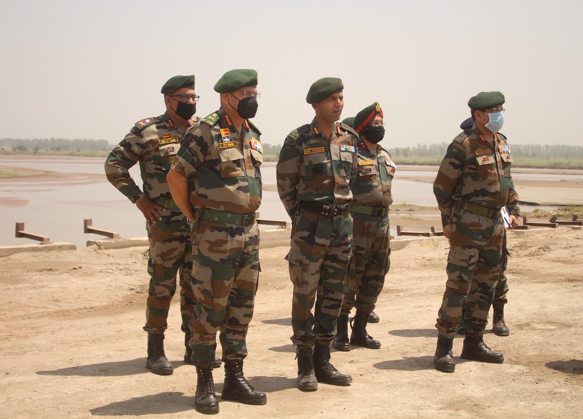 adgpi's tweet photo. Army Commander #WesternCommand reviewed the operational preparedness along the Western Borders &amp;  complimented the efforts of the #formations and  #BRO. He exhorted all ranks to keep working with same zeal and enthusiasm.

#NationFirst https://t.co/SC2QqPjHct