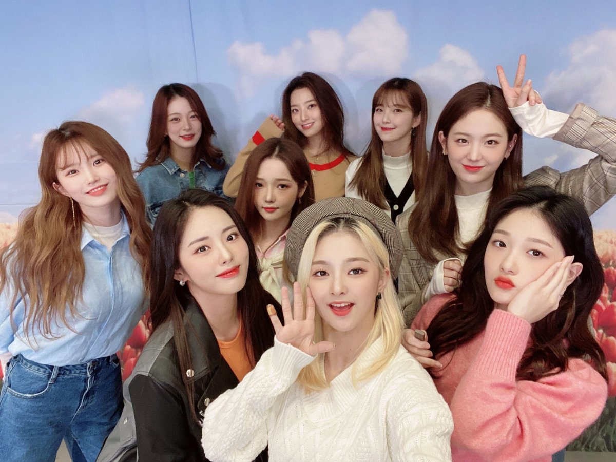 ondaia's tweet photo. SEOYEONIE_TH: RT realfromis_9: [💌#fromis_9] 다들 봄 소풍 가면 게임은 필수로 하는 거잖아요?😉❣ 가득 핀 튤립만큼이나 무수한 매력을 뽐낸 우리 프롬이들💖 https://t.co/DLPA4BsCyJ