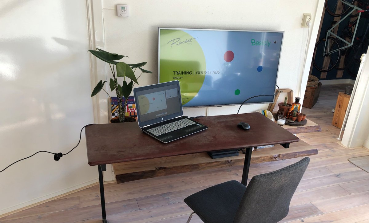 RocketDigitalBV's tweet photo. Ook in de huidige 1,5-meter-samenleving verzorgen wij online marketing trainingen. En daarbij leveren we maatwerk als altijd - maar dan online: https://t.co/b4mEfWapte https://t.co/CI6aMo2HTW