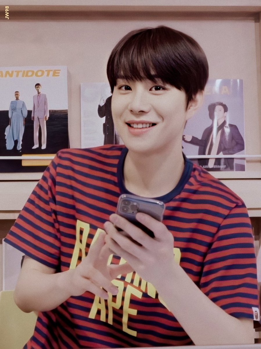 NCT DAILY วันนี้จองอูโคตรหล่อ ตลก น่ารัก แบบพิเศษใส่ไข่เลยอ้ะ ฮือออ ผมดำคือดีที่สุด แบบรักมาก ให้ฟีลหนุ่มมัธยมม.ปลาย 🥺 ในคลิปคือจองอูตลกมากๆ 55555555555 แบบแกล้งทำเป็นกดบัตรคอนเป็นแฟนบอยงี้ แล้วก็ชวนดูบียอนไลฟ์แหละ แอคติ้งคือเต็มสิบไม่หักเรย !!!