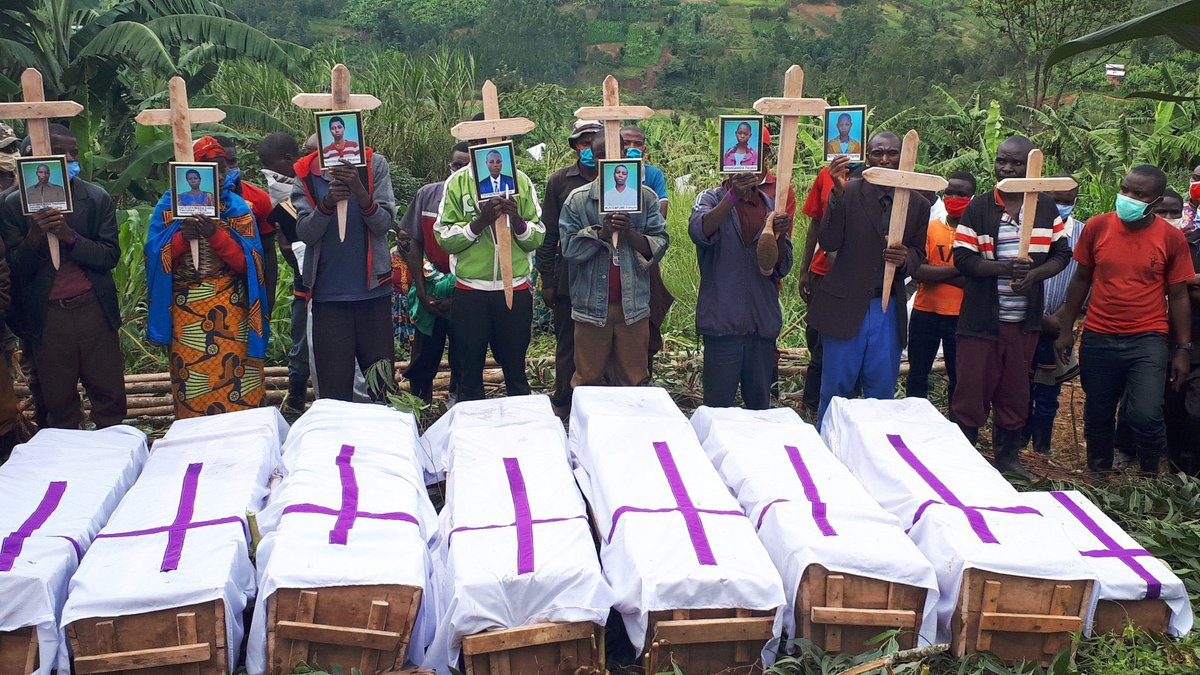 RwandaNorth's tweet photo. Kuri iki gicamunsi, mu Karere ka Gakenke @RwandaNorth
 harimo kubera umuhango wo gushyingura abantu umunani bo mu muryango umwe, bari batuye mu Murenge wa Rusasa, bishwe n'ibiza byatewe n'imvura idasanzwe yaguye mu ijoro rishyira ku wa kane tariki ya 07 Gicurasi 2020 https://t.co/lHz4xYbyi8