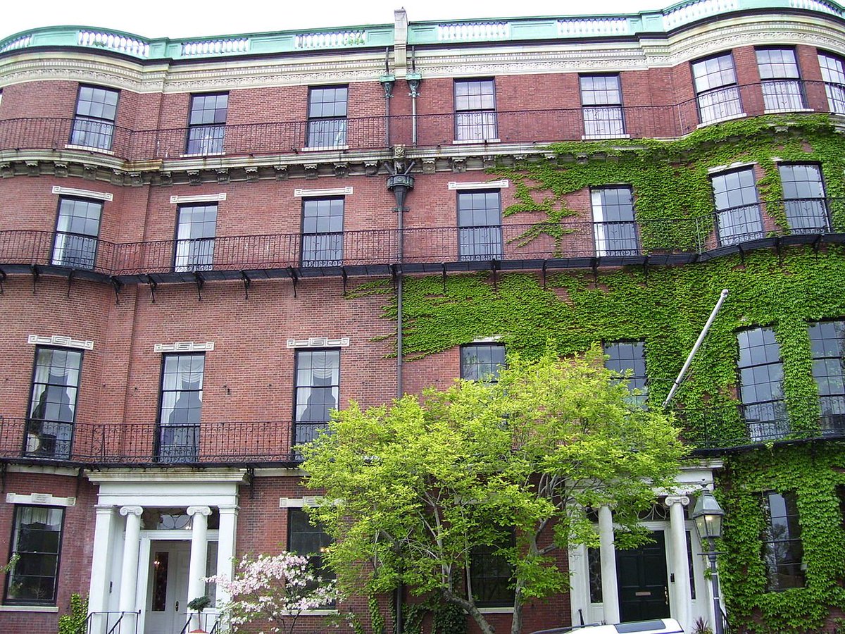 for my money, the colonial/federal stuff is less good than what follows right after it: the townhouses of the part of Boston called Beacon Hill, which boomed in the 1810s and 20s and became one of the world's most beautiful neighbourhoods