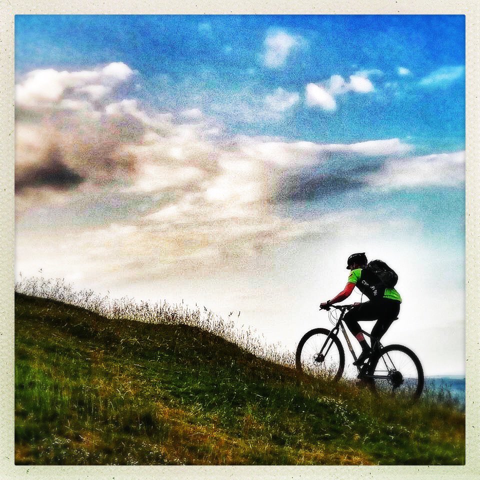 CyclopaediaShop's tweet photo. Another beautiful weekend. And while lockdown continues, we can still #cycle as long as we’re sensible and keep it #local. 👌

So all customers, suppliers and tweeters - please stay safe, healthy and keep pedalin’. It’s the sustainable form of transport and best form of exercise. https://t.co/B6ZVFowf3Q