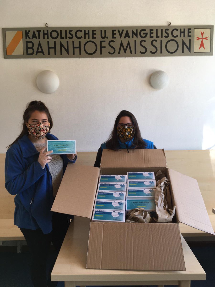 FCBBasketball's tweet photo. #FCBBHelpside und die Bahnhofsmission München sagen DANKE für 1.000 Mundschutz-Masken von der Firma Bavado! 😷
Mehr zu Bavado: https://t.co/jXQQ85V2Zd
#FCBB #Helpside #089together #Bahnhofsmisson #Mundschutz #Corona #Bavado https://t.co/OJKGo1DoZt