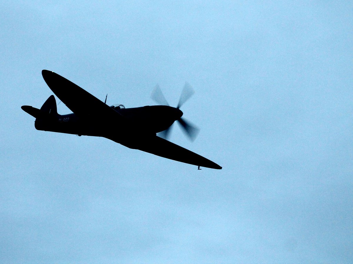 thejamesbeckett's tweet photo. Spitfire in the sky.....
Today we celebrate the 75th Anniversary of VE Day.
Photograph (c) @thejamesbeckett
Taken @goodwoodrevival 2018.
#Spitfire #Iconic #Flying #Flypast
#Merlin #BestSound
#JamesBeckettArchive
#JamesBeckettCollection https://t.co/xFoMdoHHSN