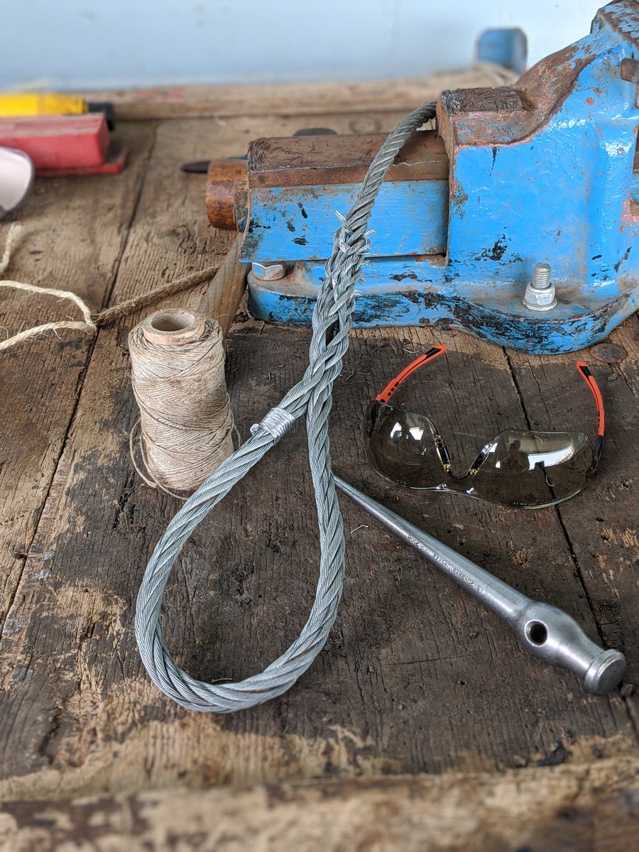 anotherpozzi's tweet photo. Practice, practice, practice...
"Worm and parcel with the lay; Turn and serve the other way."
#NewSkills #WorkLife #LifeAtSea #CareersAtSea #Seamanship #EfficentDeckHand #EDH #WireSplicing
#BullivantLockingSplice #Worming #Parcelling #Serving https://t.co/zT3abofm1W