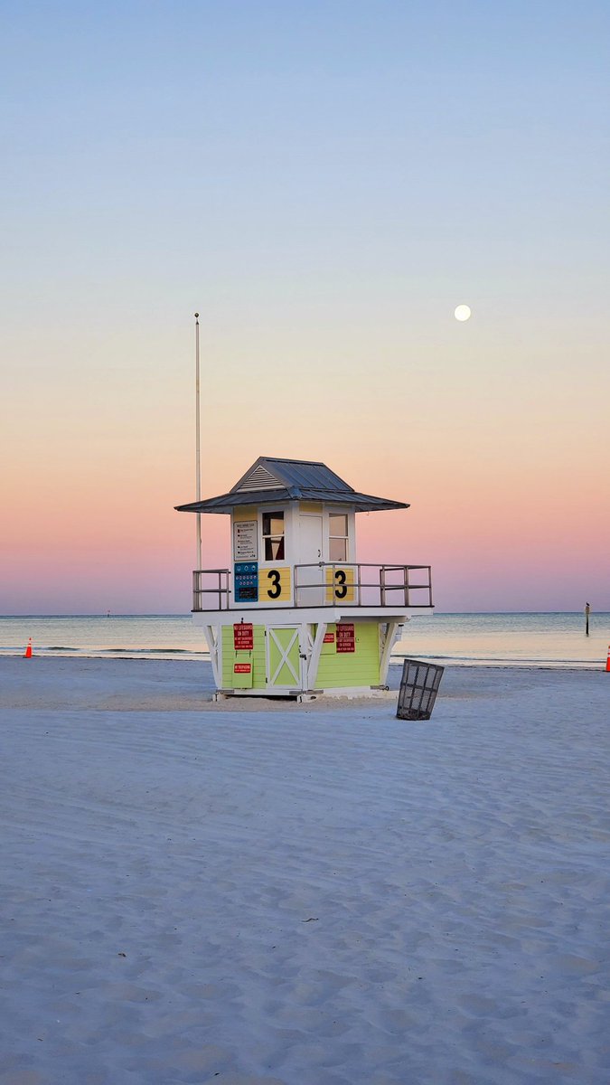Good morning from #ClearwaterBeach! #Florida #BrighterDaysAhead #TourismStrong 💛 💙