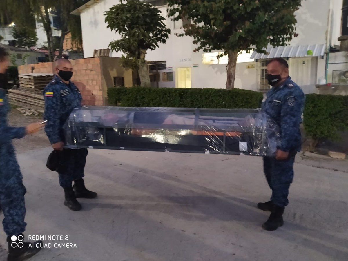 INPEC_Colombia's tweet photo. Al Establecimiento Carcelario de Vélez llegó una cápsula para transportar personas con #COVID19, esto para estar preparados ante cualquier eventualidad. #InpecPreviene https://t.co/ThmtEKc8rJ