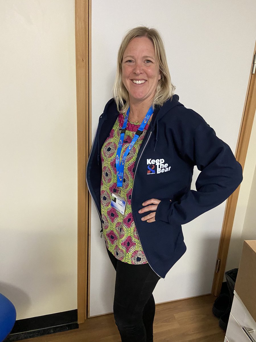 LaurenMaughan1's tweet image. #PICUteam wearing their new @keepthebeatuk hoodies! Thank you so much! #support #NHSheroes #teamwork #ThankYouNHS @PICUNigel @PICULeicester @bojee @wilsjo @EileenPeasgood @jez_tong @docpreneurr @docRobbo @HallNinahall1 @AbbyJane03 @clobobaggins @Rekhap123 @ClareSuart