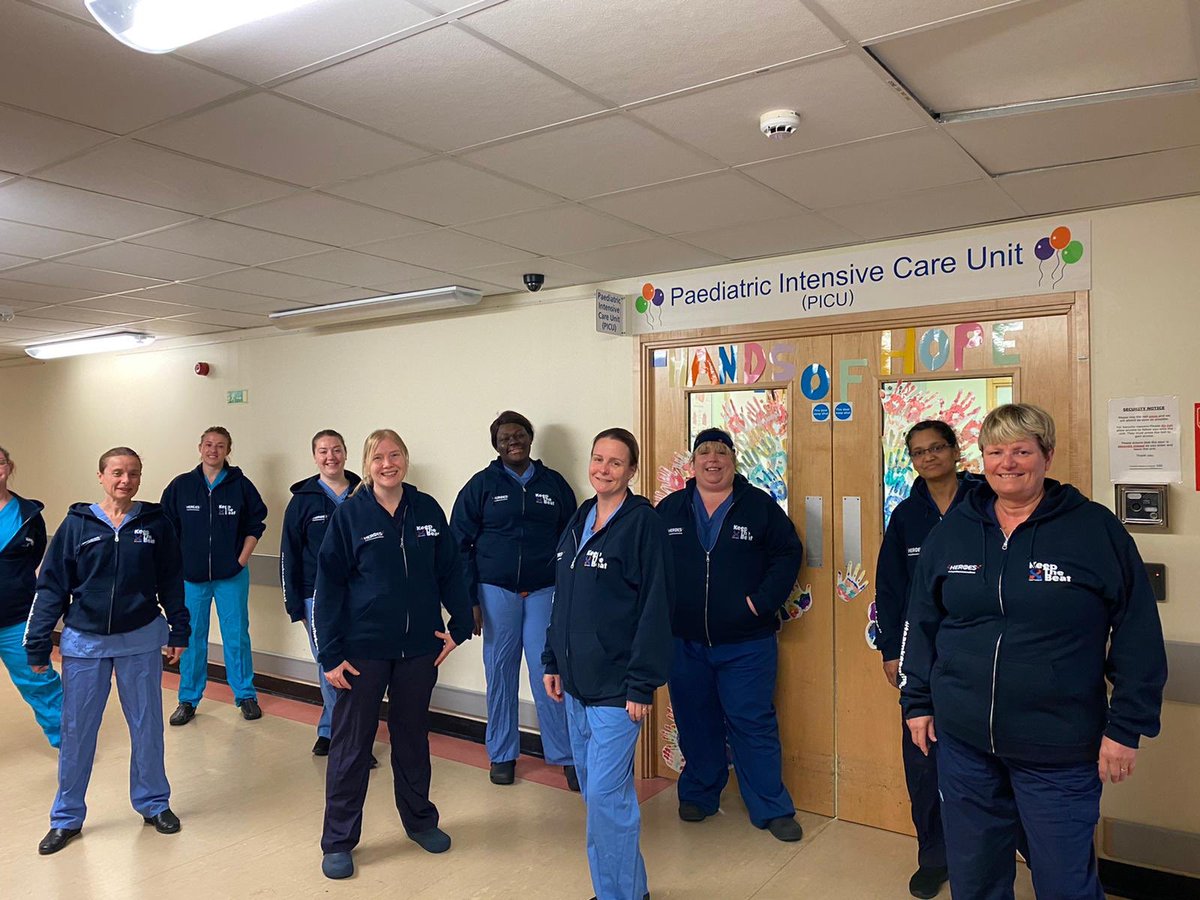 LaurenMaughan1's tweet image. #PICUteam wearing their new @keepthebeatuk hoodies! Thank you so much! #support #NHSheroes #teamwork #ThankYouNHS @PICUNigel @PICULeicester @bojee @wilsjo @EileenPeasgood @jez_tong @docpreneurr @docRobbo @HallNinahall1 @AbbyJane03 @clobobaggins @Rekhap123 @ClareSuart