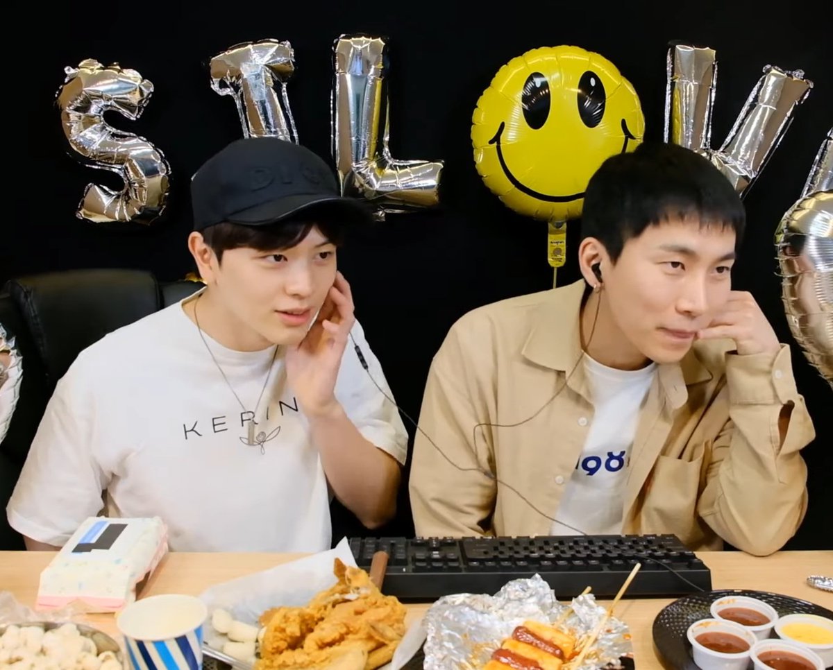 btob_useless's tweet photo. 성재와 은광은 세대 차이가 난다. https://t.co/YRbAwstoMX