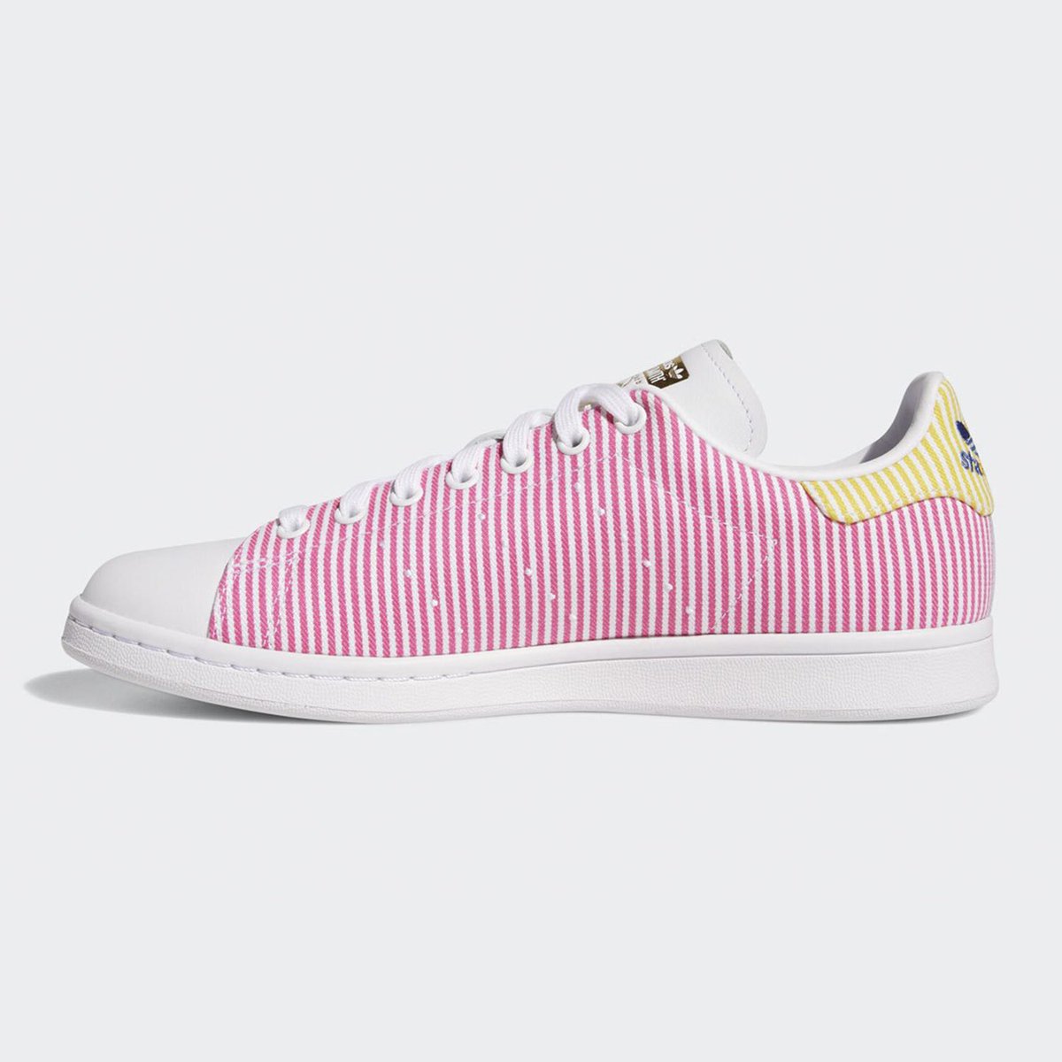 WalkCrep's tweet photo. adidas Stan Smith “Pride Pack”
⠀
💥Cop or Drop💥
⠀
🔵Release Date: June 2020
⠀
🔵Where to cop: @jdsports @adidas @finishline 
⠀
🔵Price: $80

#adidasstansmith #adidaspridepack #lgbtqia #pridemonth https://t.co/5HnNUg61v7