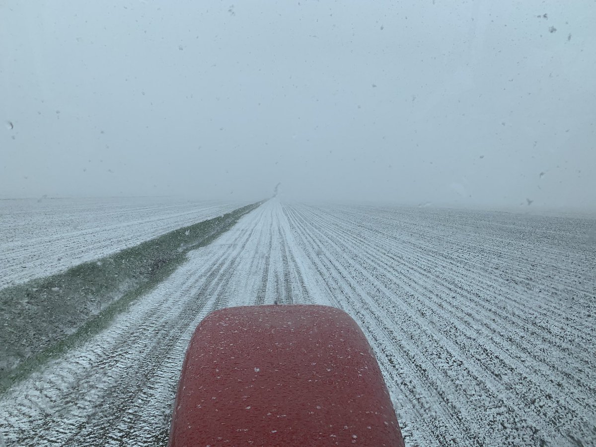 dominic_dubuc's tweet photo. Ouinnnn ont annule les semis pour ce matin Je me passerais bien de cette neige là https://t.co/FdyNbuPk2Z