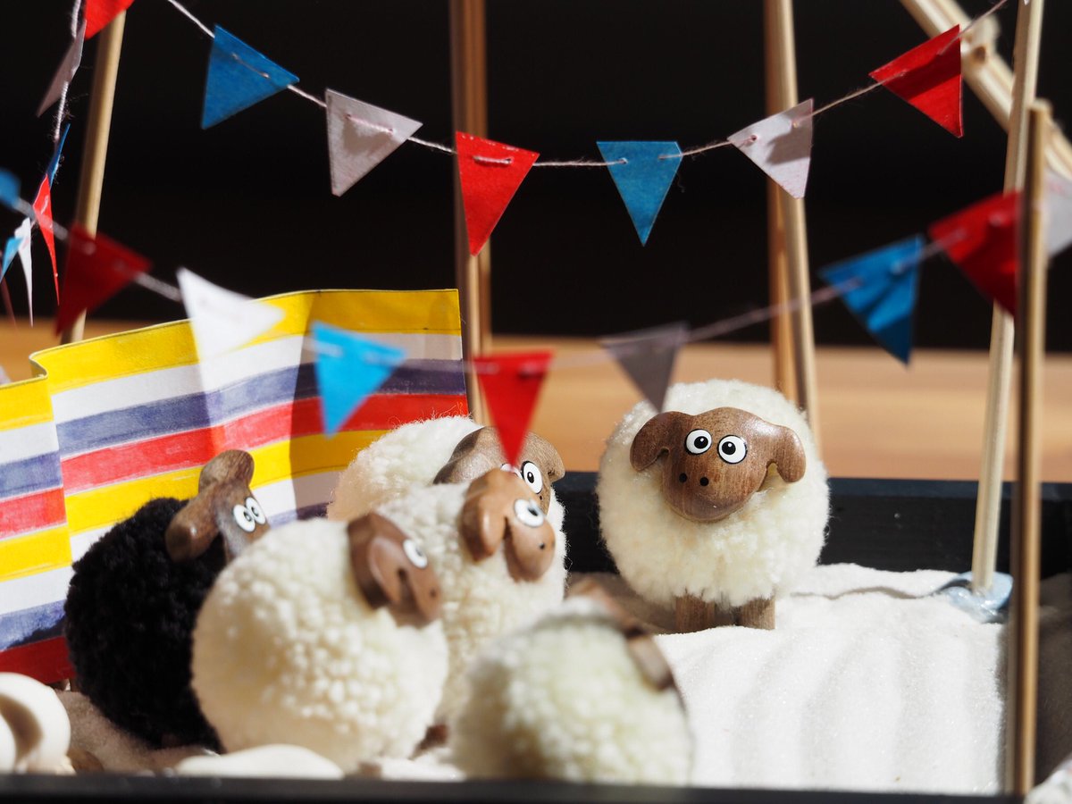 Titch_Sheep's tweet image. Baa, so after a false start we now have bunting on our beach to celebrate #VEDay75 #VEDay2020 - just need the cream tea to arrive now *glares at Big Woman* #BeachIsolation #FlockPower #WheresVeraLynn 🤓😊