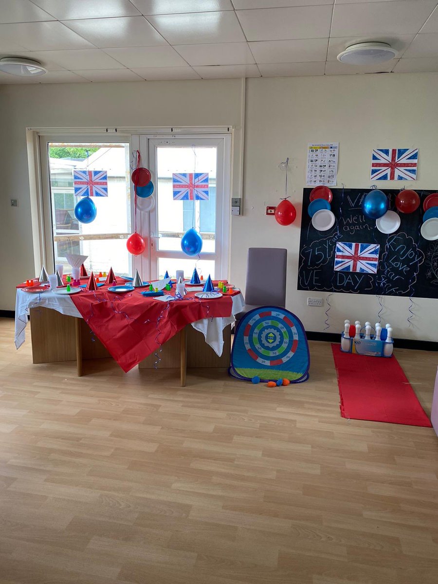 Jessica21765810's tweet photo. @Mersey_Care #STARUnit gearing up for VE day
Well done and thank you to my support workers for putting this together
Have fun! https://t.co/dUbnoWEQMk