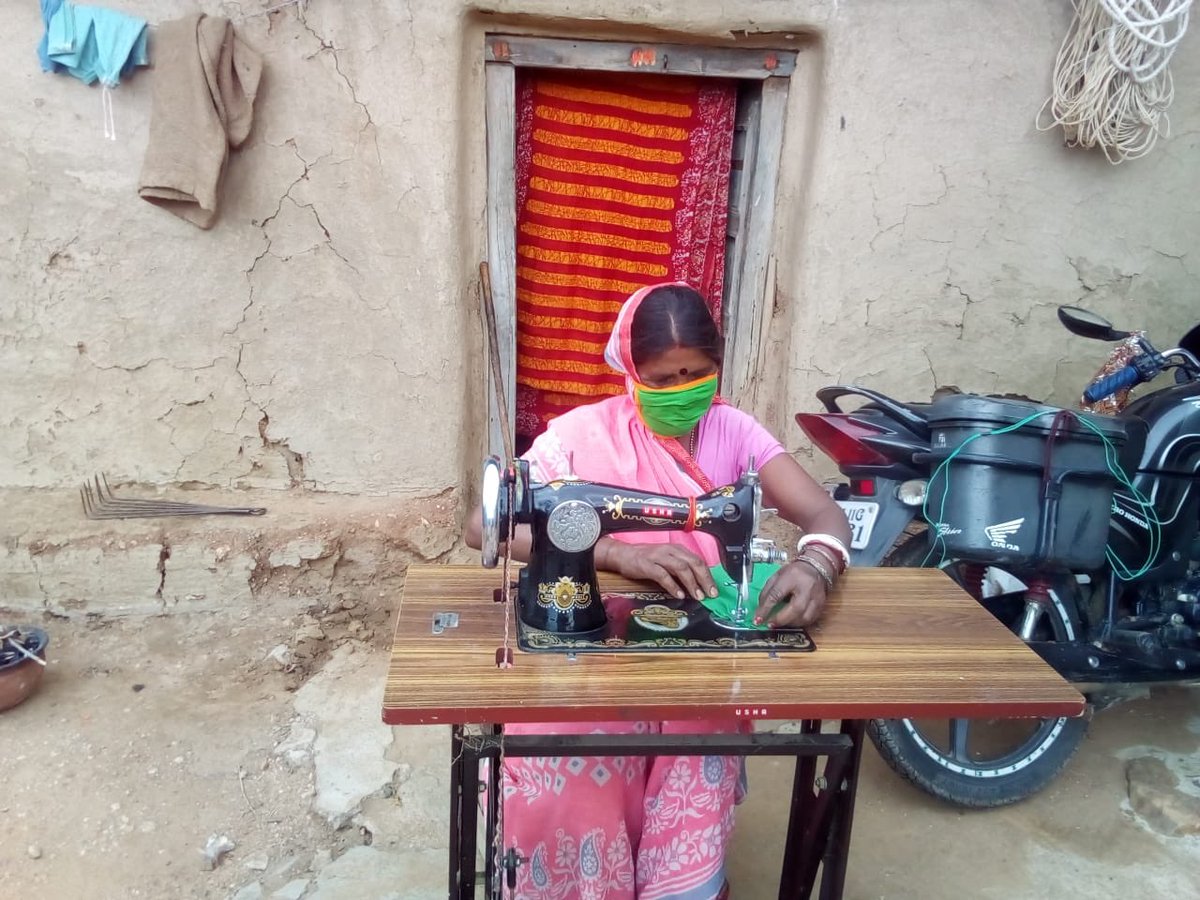 dfogumla's tweet photo. The manner in which the DFOs of Jharkhand have responded ,is exemplary. Their compassion is worth emulating. Few examples are Koderma DFO and Saranda DFO work for institutionalising livelihood in such times.@Rajnish_ifs14 @surajsinggh @Forest_Dept_GOJ https://t.co/2poPz2eunk