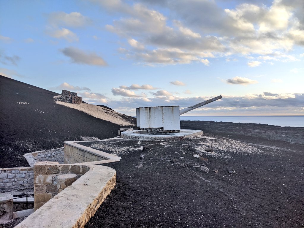 XanderFCDO's tweet photo. 2 5.5" guns were removed from HMS HOOD in 1934 arriving on Ascension Island in April 1940. Mounted at Fort Bedford on the slopes of Cross Hill. Only fired to repel U-boat U-124 commanded by  Kapitanleutnant Jochen Mohr who was laden with crew plus 104 survivors they had collected https://t.co/AexlCJMdhP
