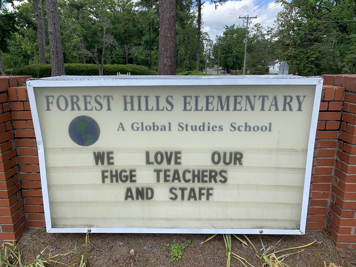 BoniPHall's tweet photo. Teaching is an art that requires 💚.  @FHGES teachers are learning with 💙! #teacherappreciationweek #🧡our teachers #💜our students @NewHanoverCoSch https://t.co/p9Ibulofob