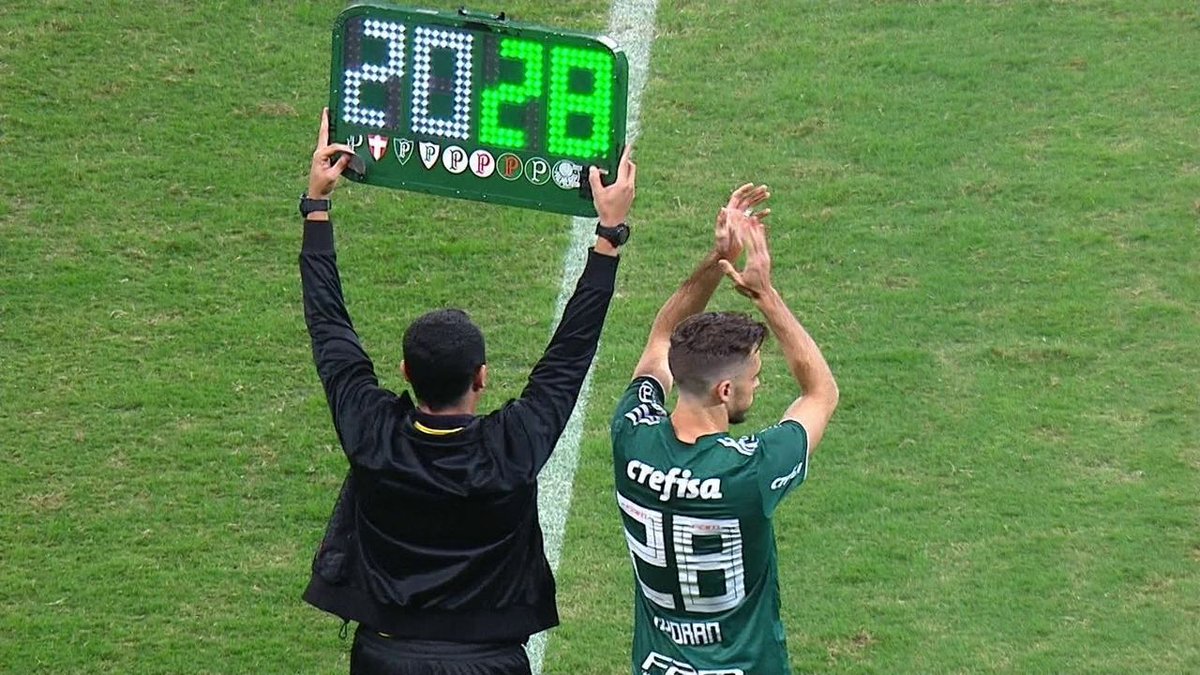 [COMENTE] Você apoia a ideia de os clubes brasileiros fazerem até cinco substituições por jogo?