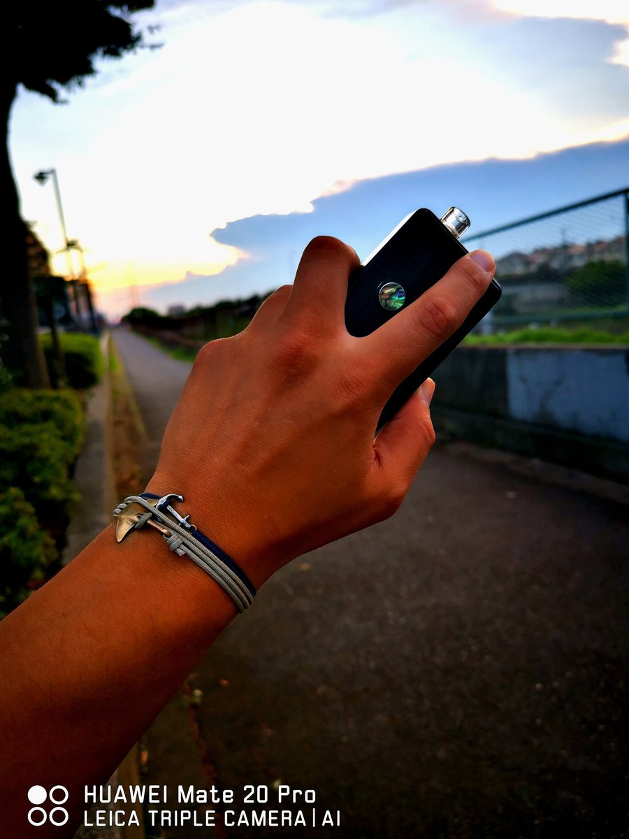 coffetei_'s tweet photo. そろそろBILLETBOXの修理をしたいなと思ってた時にVapeshellのタンク発見!!
なんてスケベなタンクなんだ!欲しい!
スケルトンではないですか(゚々。)
金木犀のリキッド入れたら絶対美味しい
#Vapeshell #BILLETBOX #vape
#vape好きな人と繋がりたい #欲しい https://t.co/OBqsyBRSyf