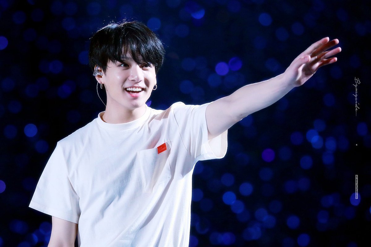 jungkook with army bomb ocean in the background - a thread ♡