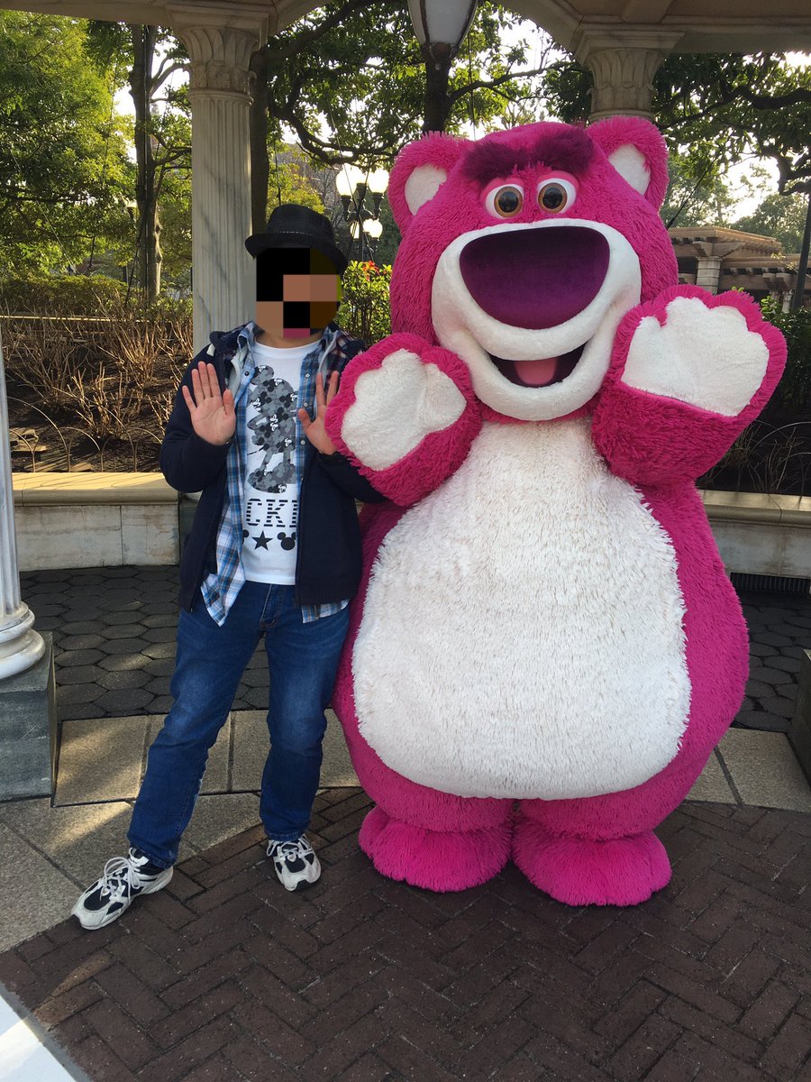 これを見てロッツォが許せなくなったので会った時に物申しました 昨年 ロッツォ もう悪いことしちゃダメだよ ウッディ達と仲良くするんだよ いいね 約束だよ 今年 あれからウッディ達と仲良くやってる 大丈夫ぅ いずれも微妙な反応でした笑 ツイレポ