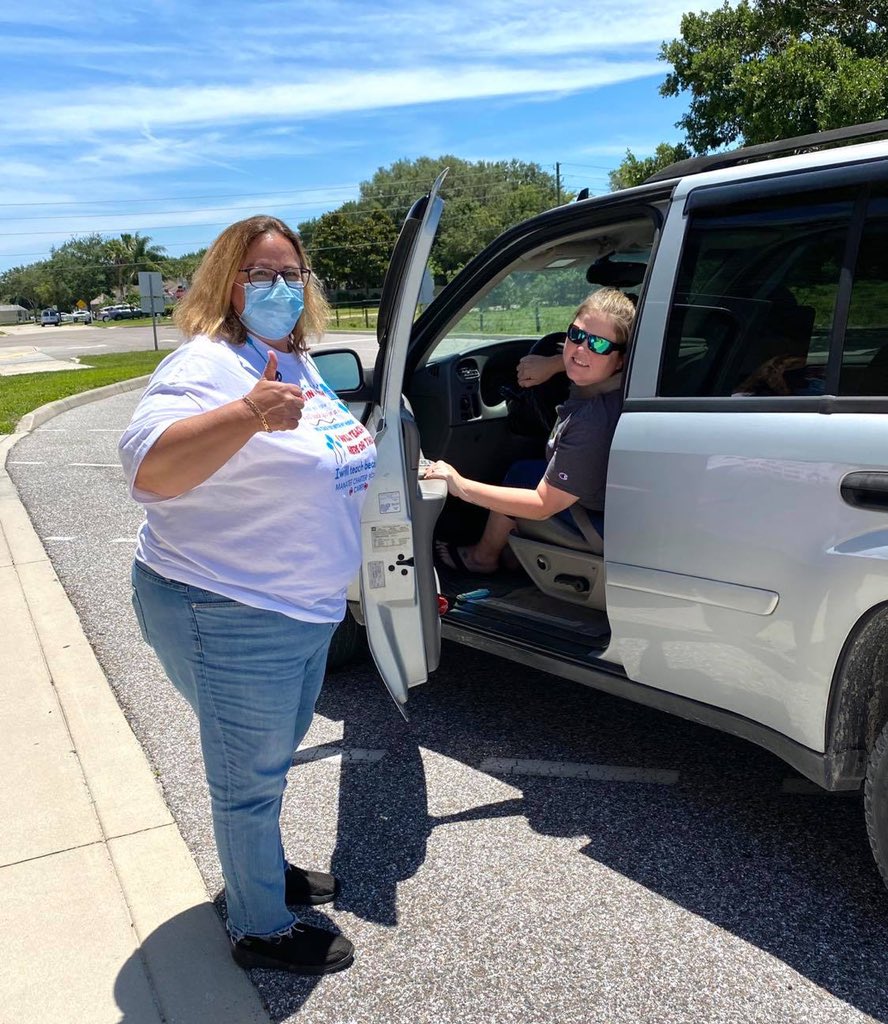 Manateecharter1's tweet photo. For Teacher Appreciation Week, staff members enjoyed a delicious “grab and go” lunch and a gift bag of goodies from the school. It was so great to see everyone! 🍎 ❤️ We love our educators! #superheros #starteachers #mcspride @CSUSAhq @CSUSAJonHage https://t.co/42WqsuIjJd