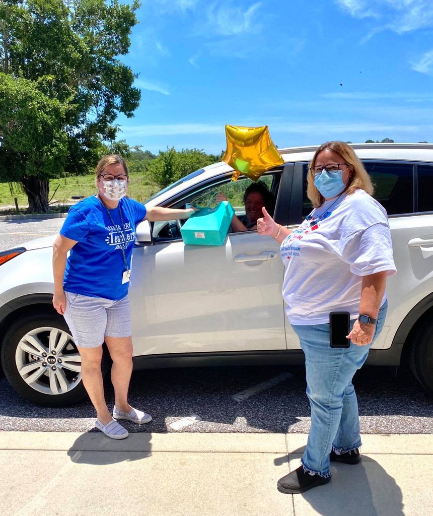 Manateecharter1's tweet photo. For Teacher Appreciation Week, staff members enjoyed a delicious “grab and go” lunch and a gift bag of goodies from the school. It was so great to see everyone! 🍎 ❤️ We love our educators! #superheros #starteachers #mcspride @CSUSAhq @CSUSAJonHage https://t.co/42WqsuIjJd