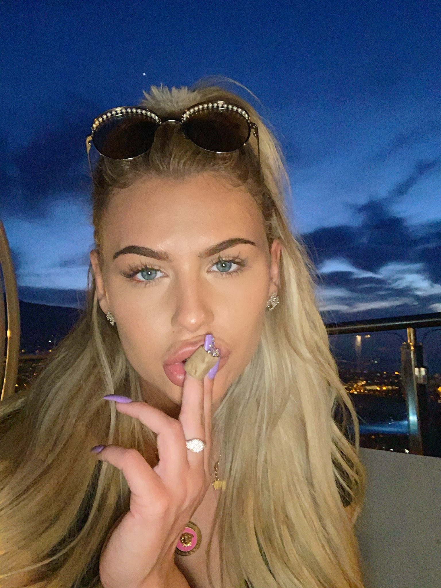 tina snows on X: don't bore me t.co9Nc3iyyO4S  X