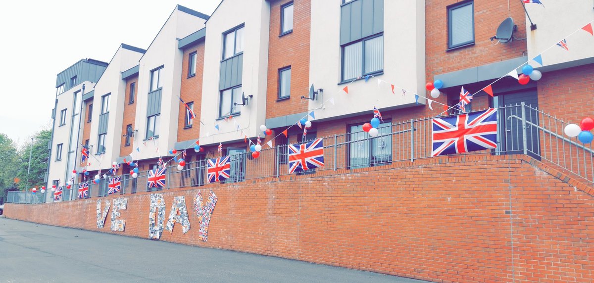 GemmaWasson's tweet photo. @seaviewps #veday from Lillie, Connie, Dawson, Holly, Amber, and Madison 🇬🇧 https://t.co/Bx8ivMzV8i