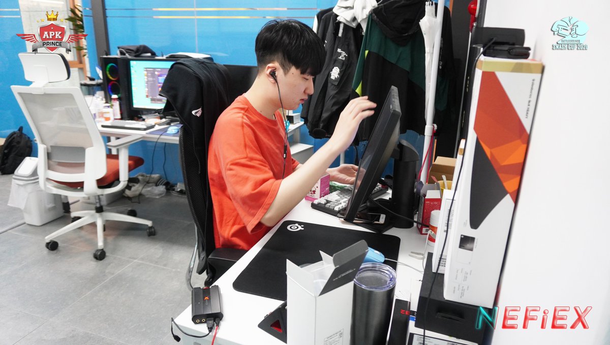 GOnGOPrince's tweet photo. [APK PRINCE PUBG TEAM]
배틀그라운드 스매쉬컵 2020 시즌2
몰래찍은 현장 스케치 영상
선수분들에게 힘이나는 응원 메세지 부탁드리겠습니다.
#PUBG #배틀그라운드 #APK프린스 #APK #KIMGONI #Hwan2da #Rain1ng #maczora #NEFiEX https://t.co/dpTg1rh8OA
